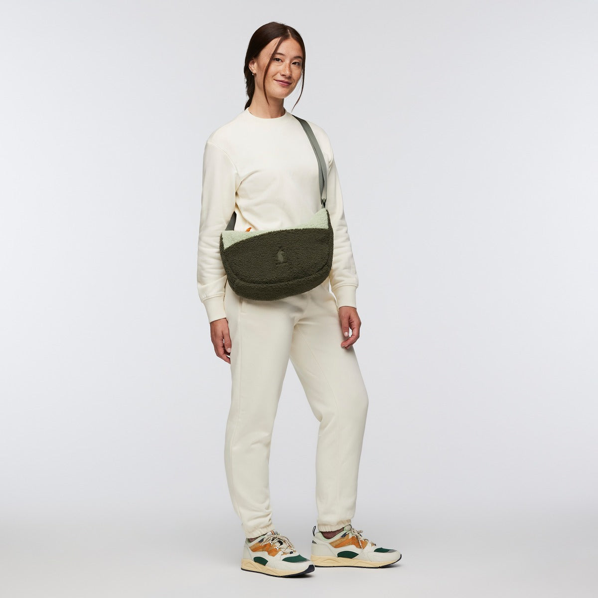 High Pile Fleece 6L Crescent Bag